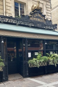 L’Escargot Montorgueil : un restaurant mythique, de Sarah Bernhardt à Yves Saint Laurent