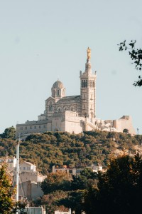 L'ascension de la montée de l'oratoire : le chemin de croix du Vendredi saint jusqu'à Notre-Dame de la Garde
