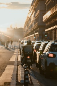 Taxi 1, lieu de la réplique culte de Paulo : Alors les filles, on porte toujours la moustache ?
