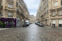 Inception : Christopher Nolan fait exploser un café au cœur de Paris !