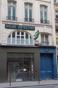 Duluc Détective : l'agence de détective privée de Midnight in Paris avec Gad Elmaleh