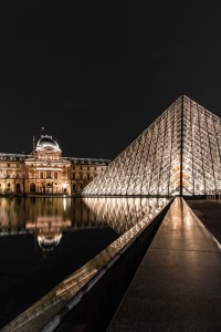 La pyramide du Louvre : l'entrée majestueuse du musée du Louvre !