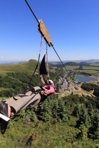 Vivez des sensations fortes avec la tyrolienne géante de Super Besse