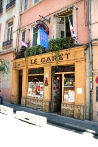 Réservez la table où Jean Moulin organisait ses réunions secrètes