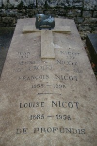 Les Trois Cloches : le cimetière qui a inspiré la célèbre chanson d’Édith Piaf