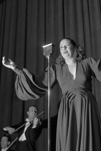 Le cabaret de Lucienne Boyer, l'interprète de Parlez-moi d'amour